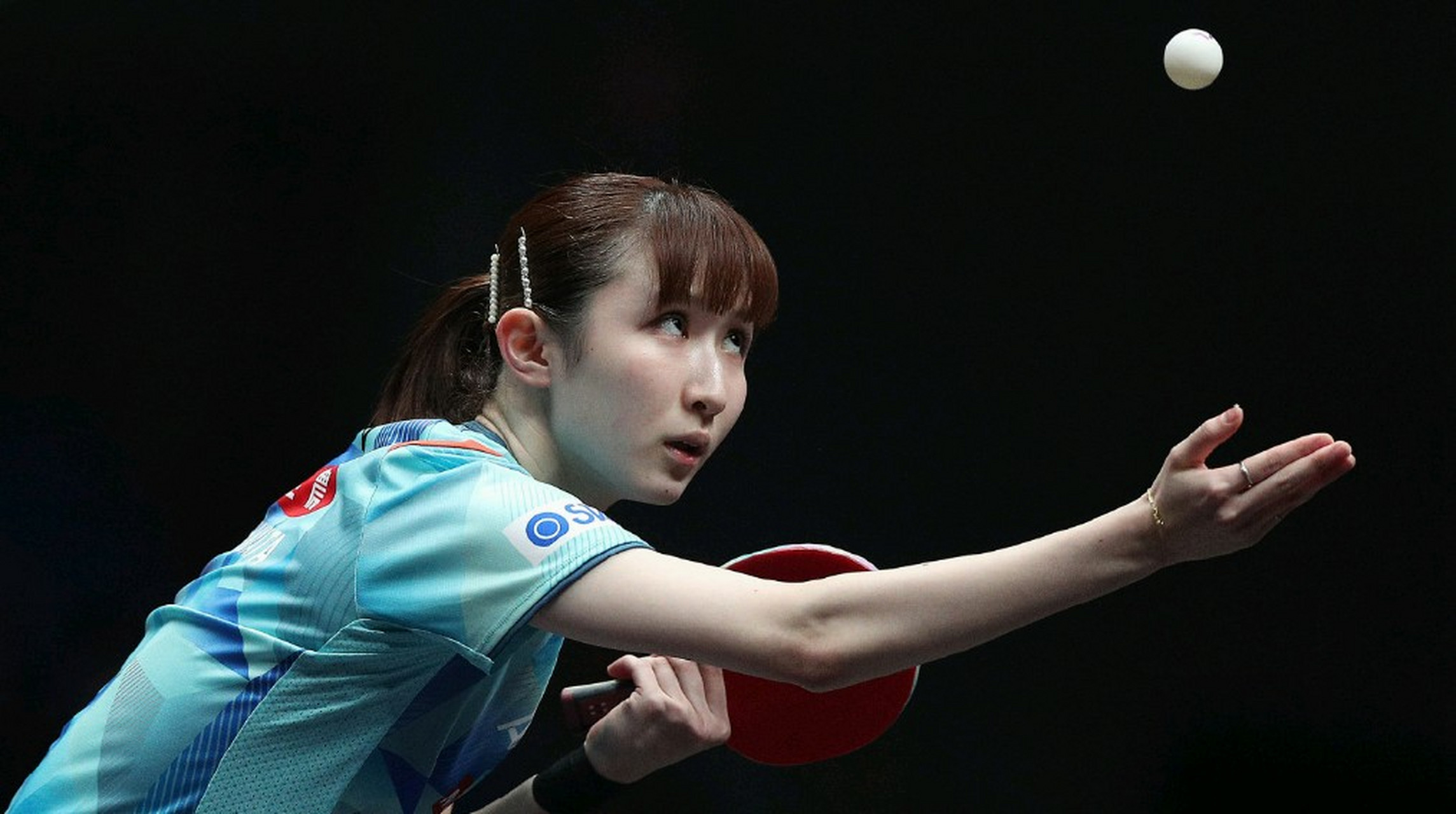 一次采访中,陈梦说:"我小时候,家里就有乒乓球拍,没东西玩时,我就去打