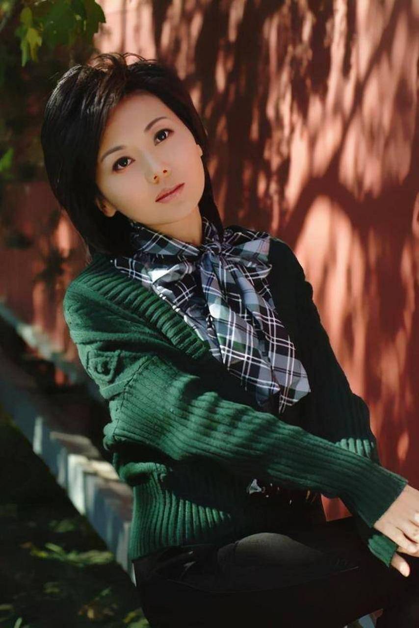 清纯甜美的央视美女主持人柴璐,主持过的节目有《新闻30分》,《国际