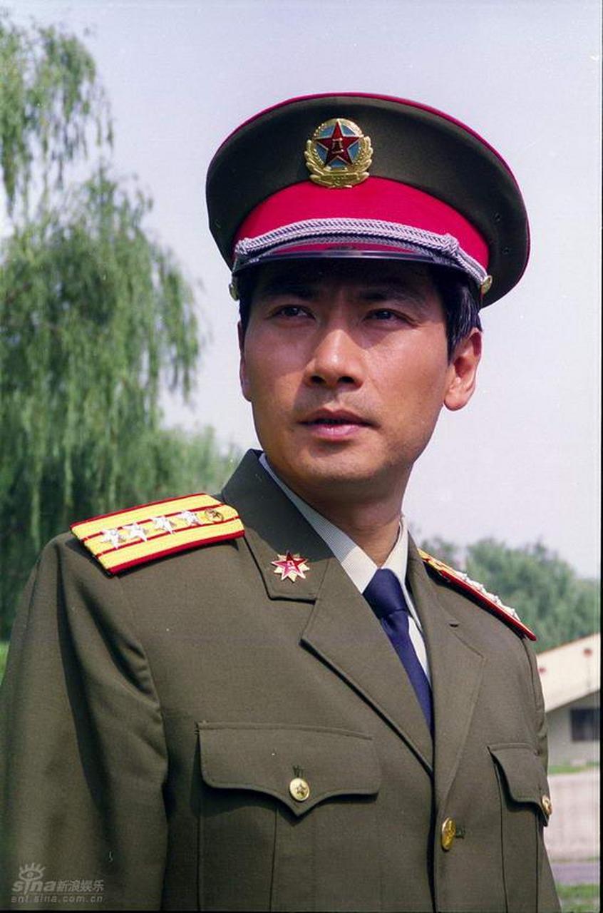 1987年,陆剑民在参与电视剧《当代士兵》的拍摄过程中,与负责献唱该剧