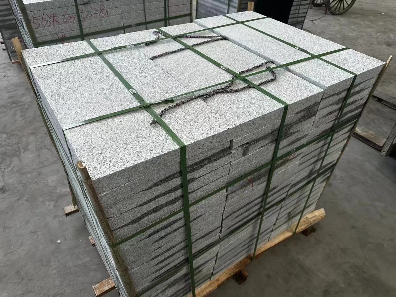 芝麻灰花岗岩石材厂家生产加工