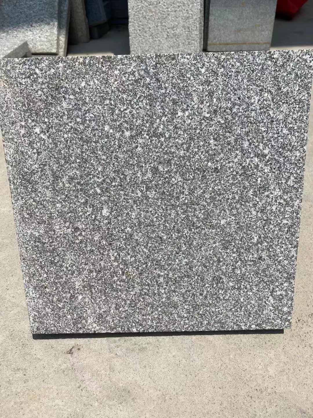 芝麻黑荔枝面石材工艺