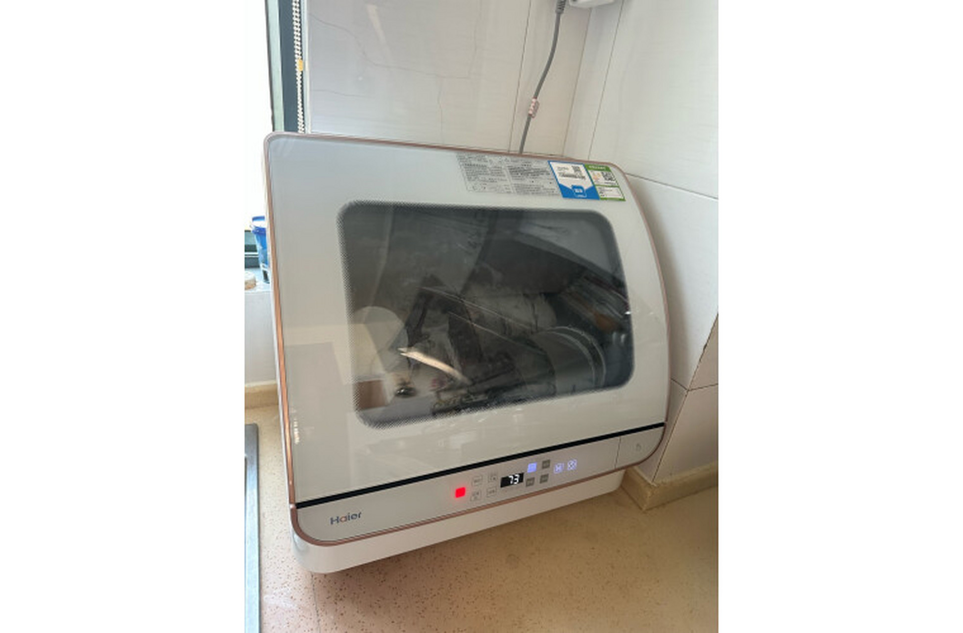 海尔四代小海贝洗碗机家用4套台式洗碗机方便实用,具备4套容量,高效喷
