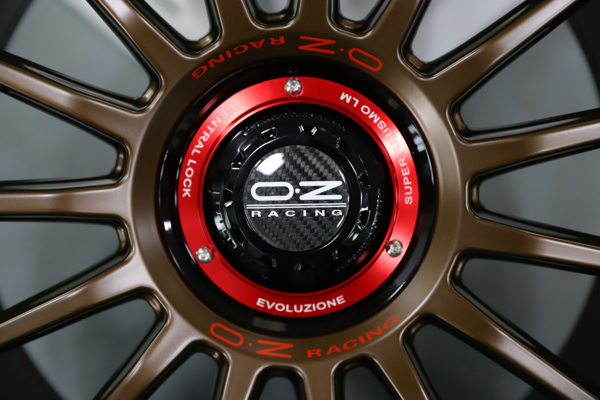 探秘意大利oz轮毂品牌:superturismo evoluzione新品古铜色登场