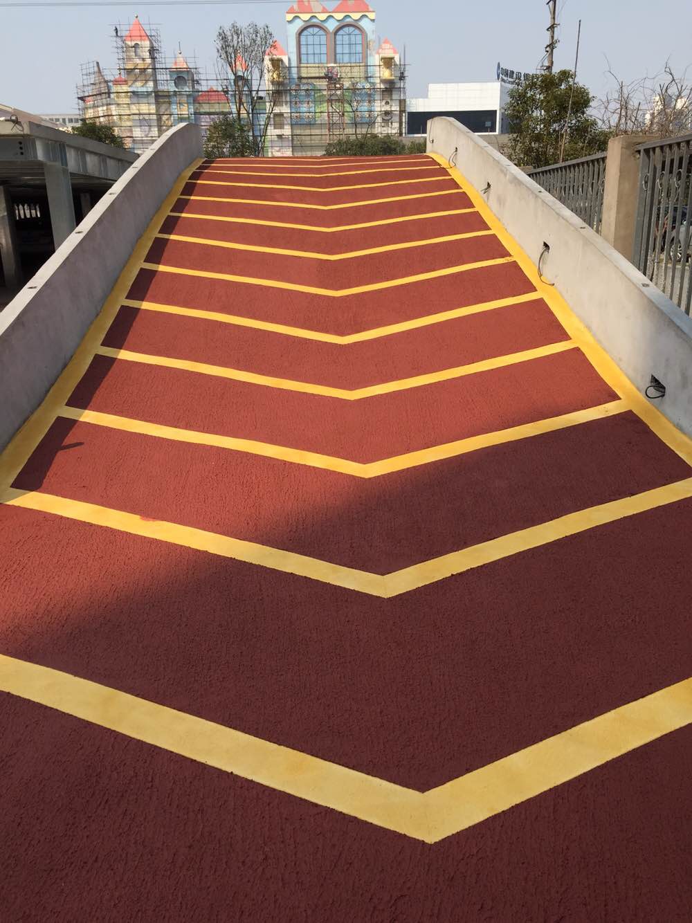 车库坡道防滑地面做法