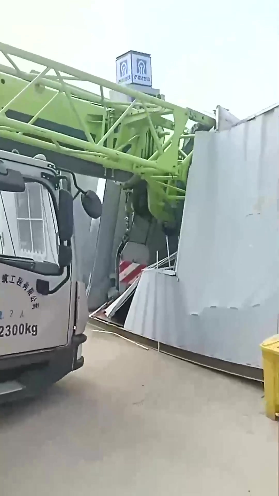 新手吊装司机的悲剧技术不足酿成事故安全意识亟待加强