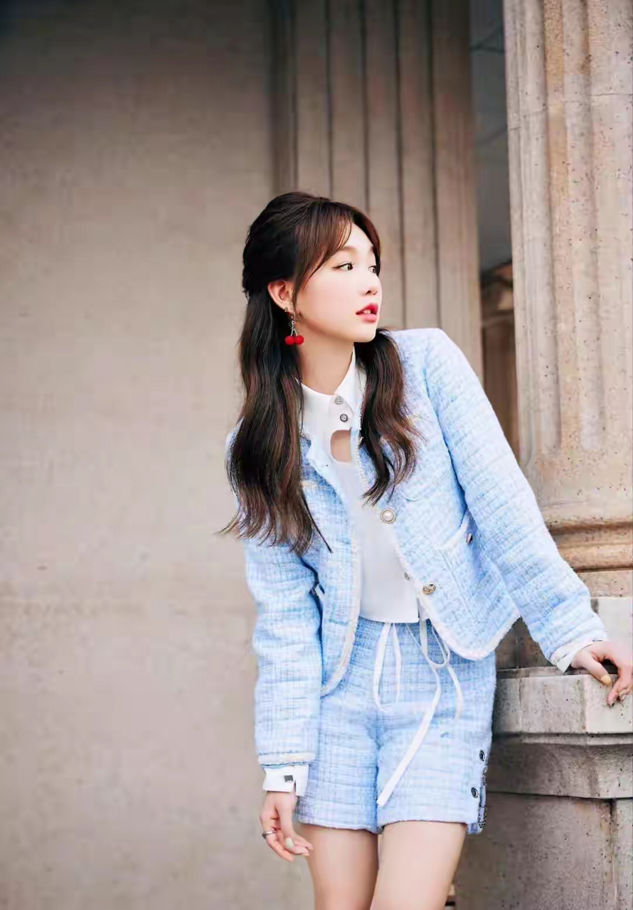 徐梦洁,笑容甜美的治愈系美少女,元气满满的灵动气息,太迷人啦!