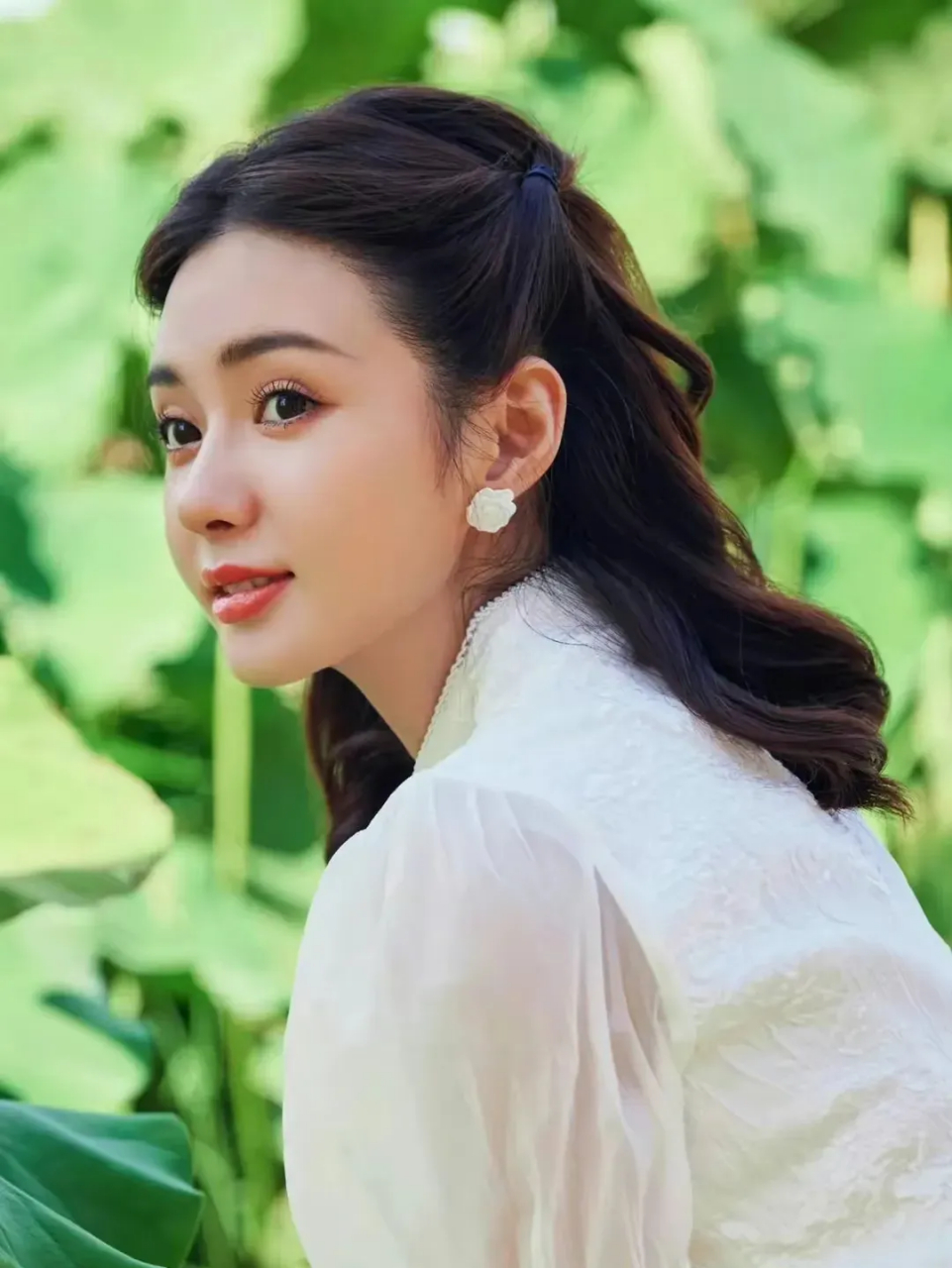 郑合惠子:新生代演员的璀璨之星  在当今的娱乐圈中,新生代演员郑合惠