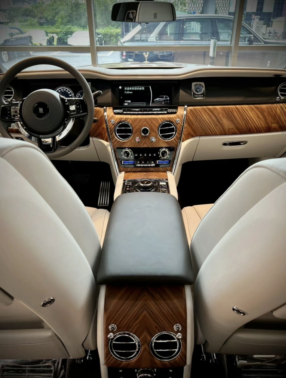 原木内饰是顶级豪车的常见配置!