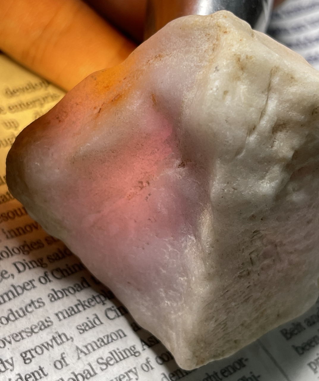 缅甸翡翠原石 天然a货玉石毛料 195克木那桃花春带点豆彩 #翡翠原石