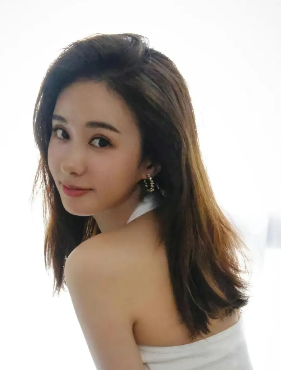郑合惠子:新生代演员的璀璨之星  在当今的娱乐圈中,新生代演员郑合惠