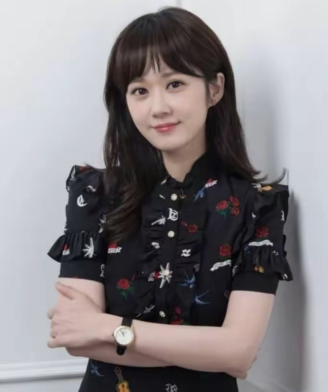 43岁的张娜拉近照状态惊人,马卡龙色穿搭,皮肤紧致,颜值和身材依然很