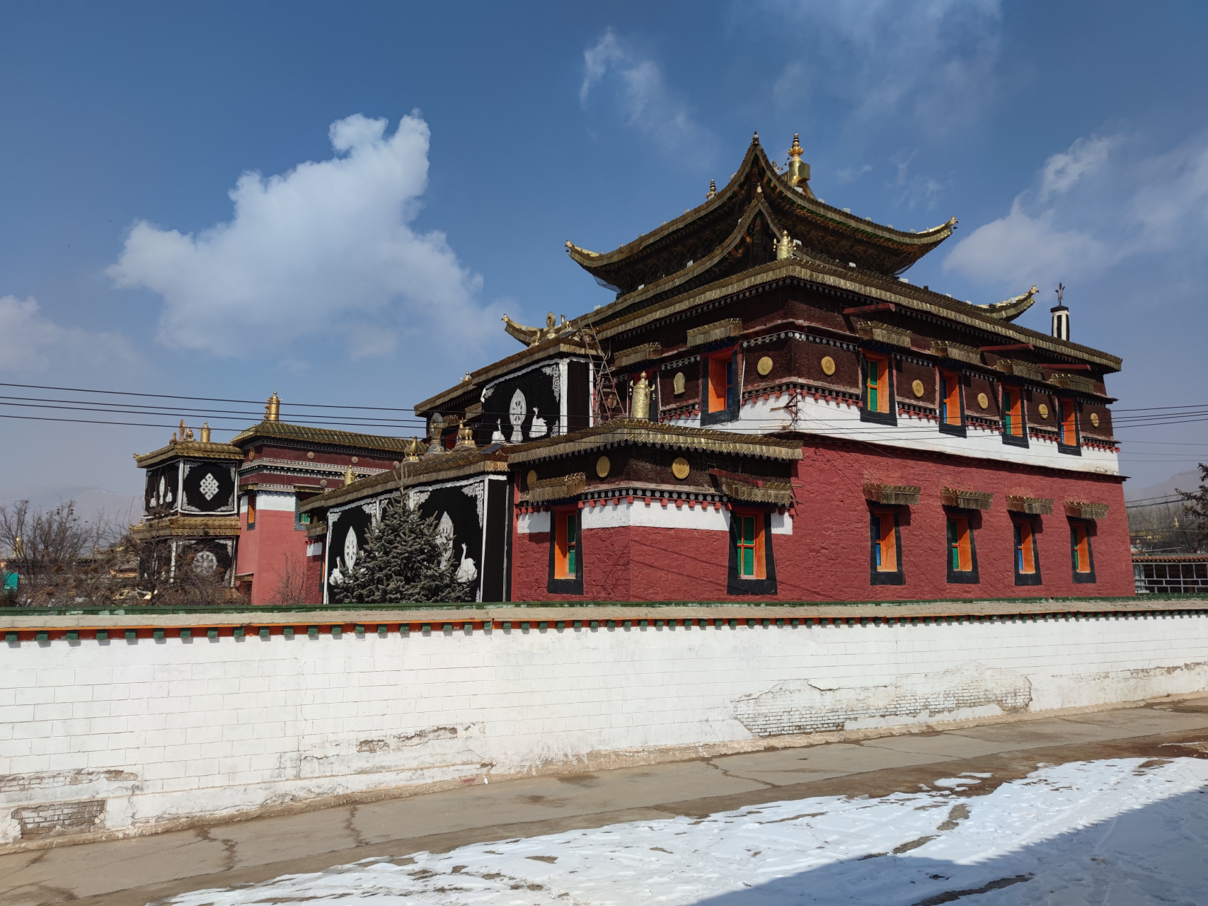 吾屯下寺是同仁地区历史最久的寺庙.后来被扩建为隆务寺属寺.
