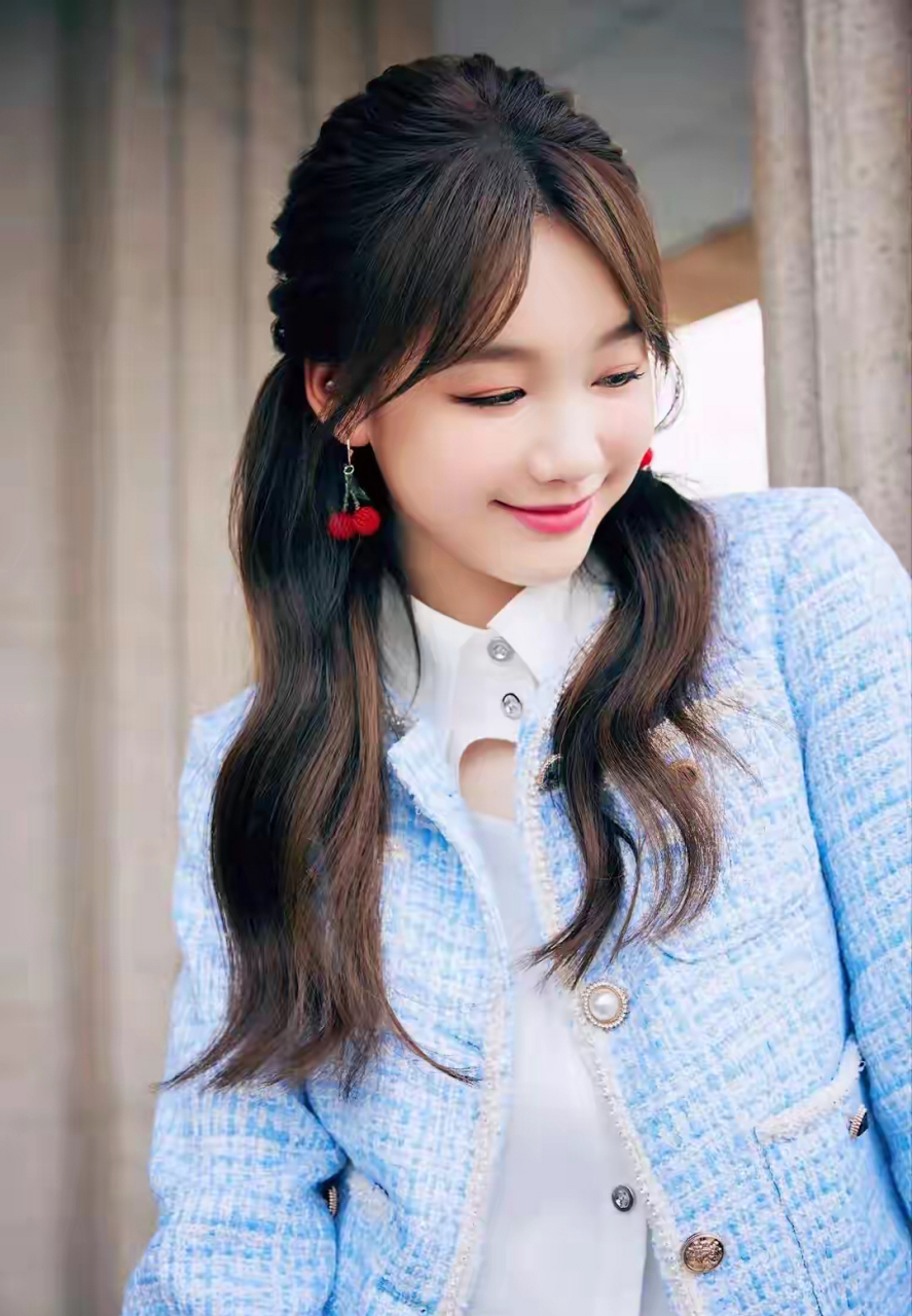 徐梦洁,笑容甜美的治愈系美少女,元气满满的灵动气息,太迷人啦!