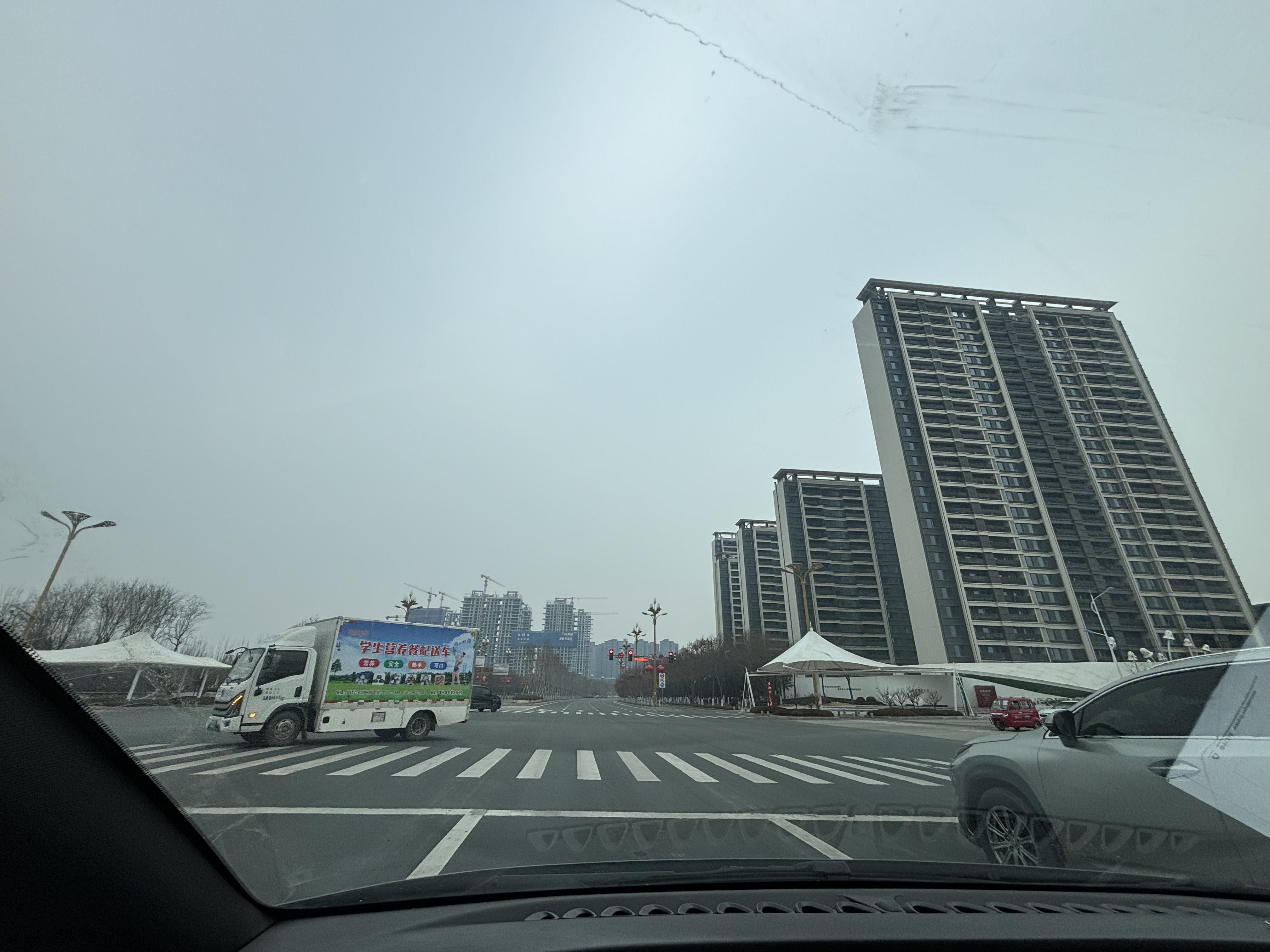 高陵区鹿苑大道未来发展潜力 经常去高陵,我就发现这鹿苑大道的路修得