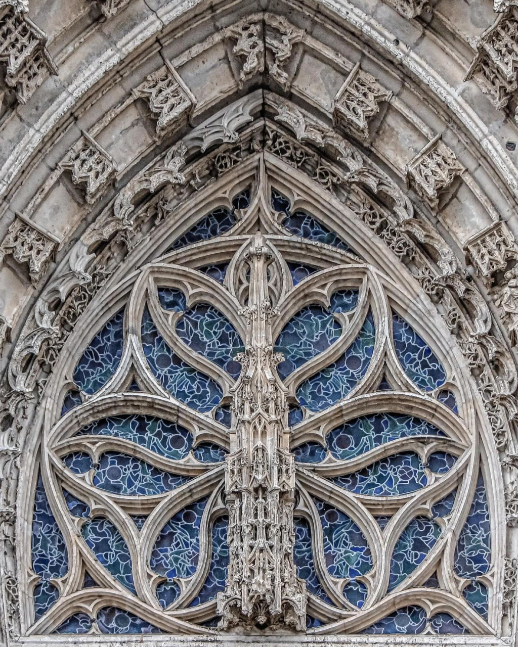 7615欧洲教堂中玫瑰花窗的细节之美 玫瑰花窗,作为哥特式建筑的