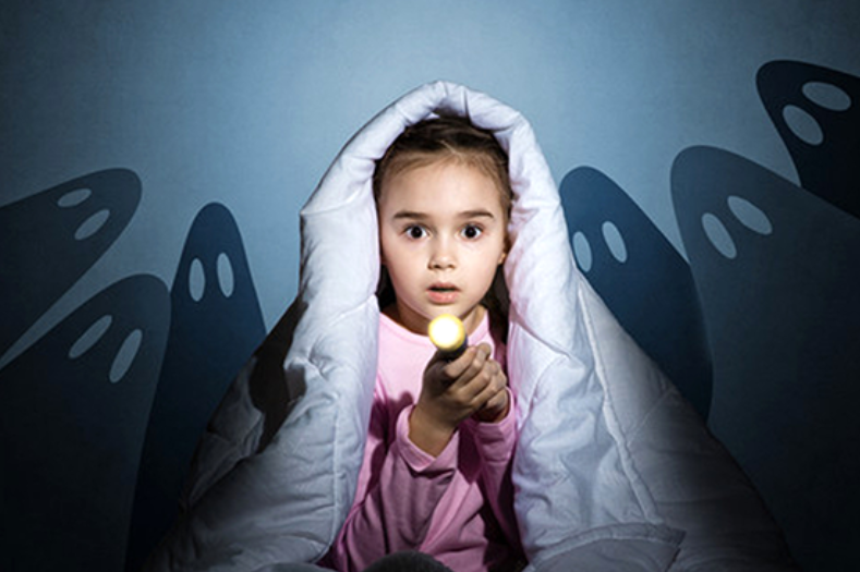 小孩子怕黑,不敢一个人睡?家长该怎么引导孩子克服呢?