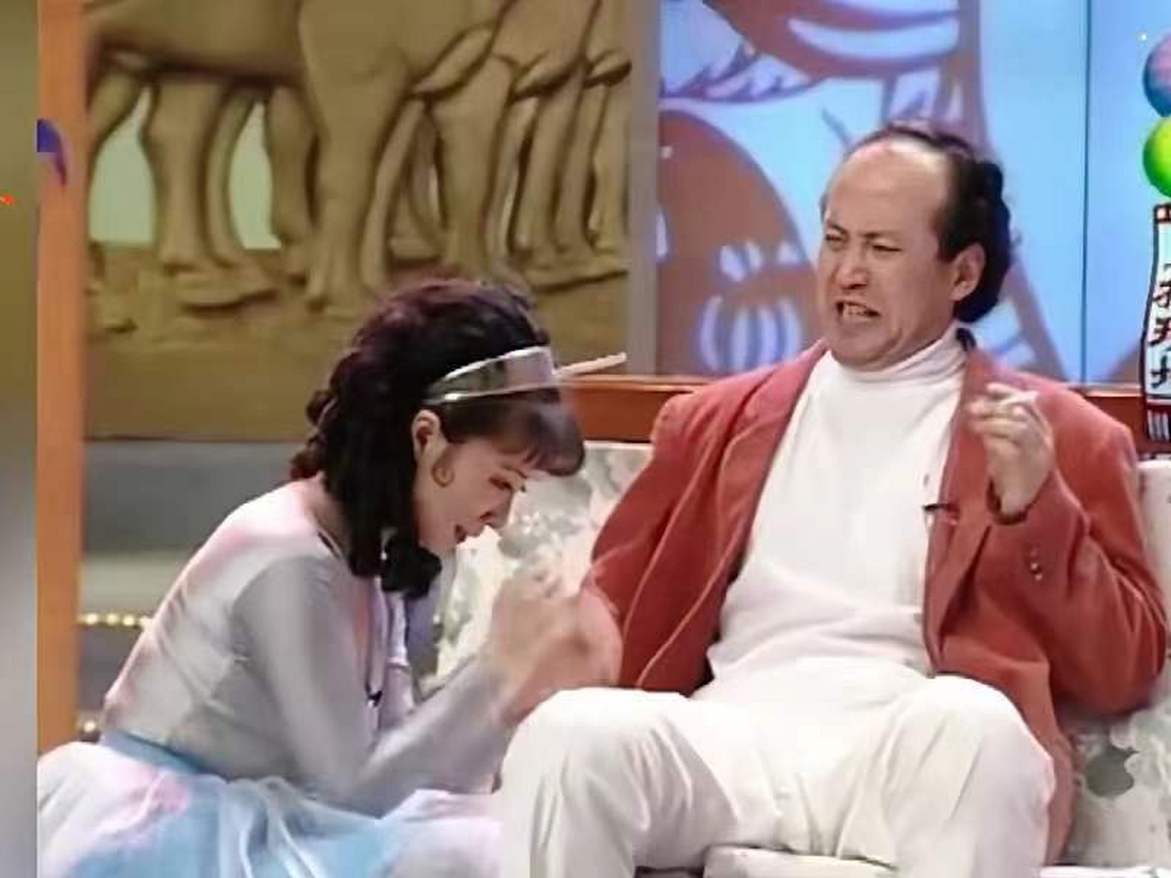 1996年春晚,郭达与蔡明共同演绎了一个极富创意的小品《机器人趣话》.