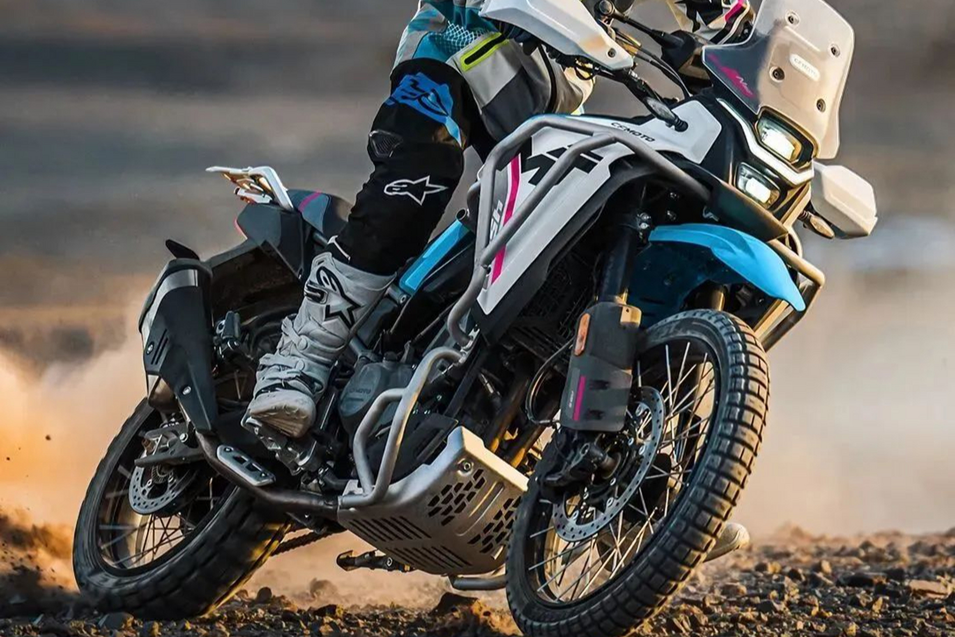 春风450mt硬核adv售价公布,标准版31580元,三箱版33580元!