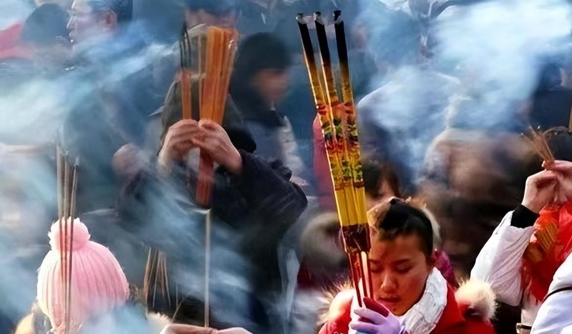 回顾邹在宏代烧龙头香一次199元春节一天能多赚2万