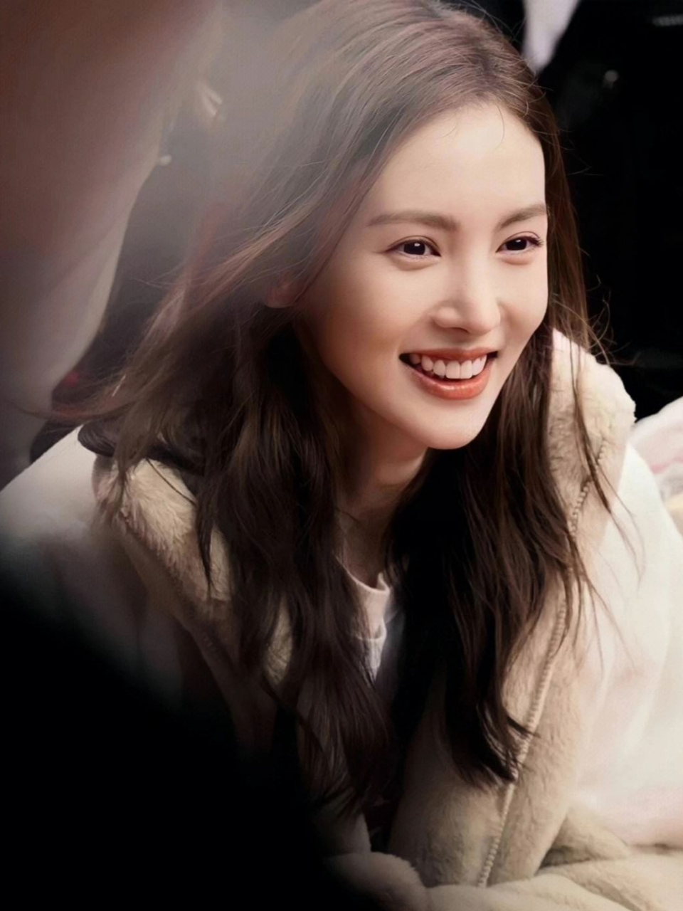 金晨颜值巅峰:月牙造型尽显自然之美  我认识金晨是在《孤注一掷》,她