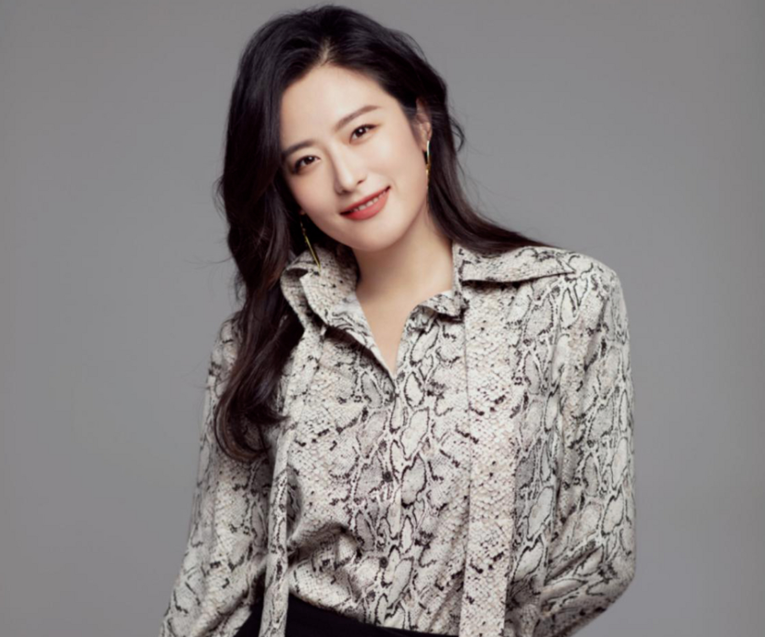 徐百慧,40 未婚女星新标杆!听从父言,挑剔单身;事业有成不畏老.