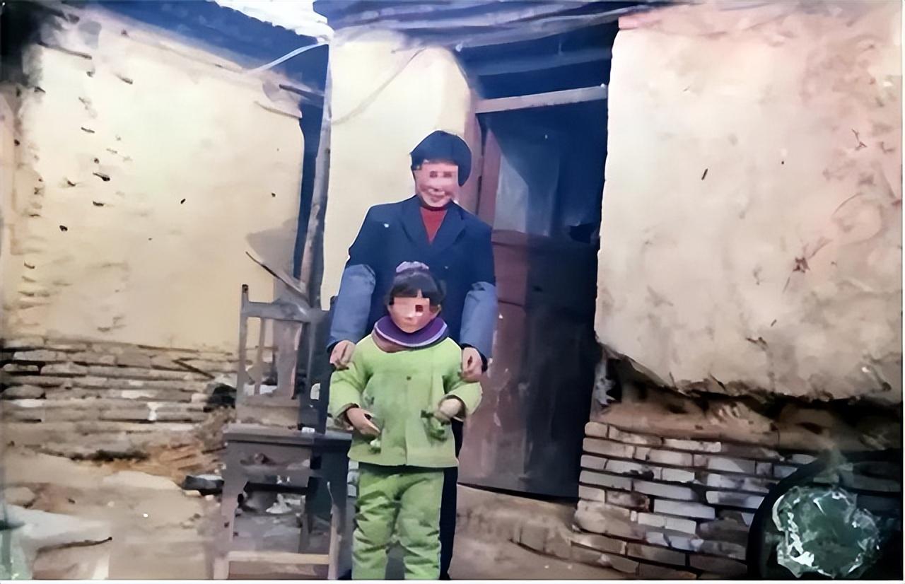 张丙婚前就颇多算计,看准了方洋洋原生家庭不好,年纪又还小,几句甜言