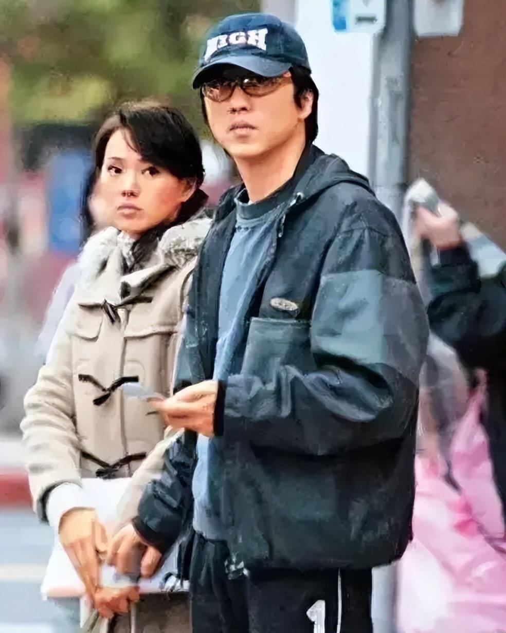 秦昊老婆跑韩国打水光针,56岁伊能静满脸针眼,感慨:真的很痛