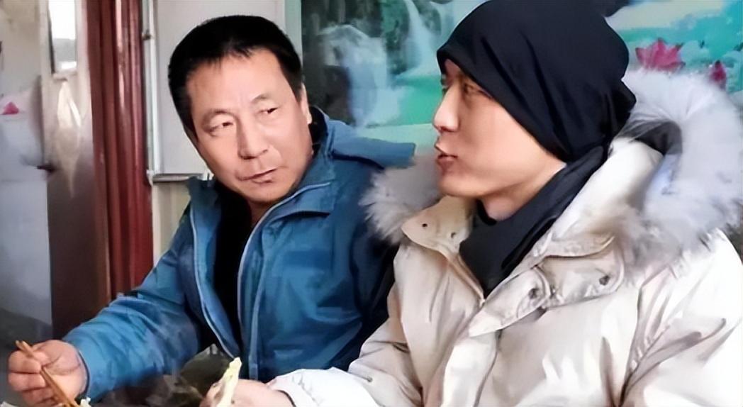 2020年90后退伍军人患白血病引出身世之谜一夜之间三位父亲救他