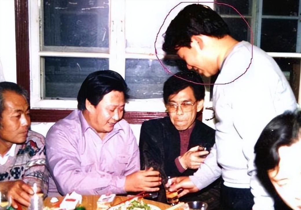 回顾自甘堕落相声泰斗陈寒柏终于为他的无知付出了代价