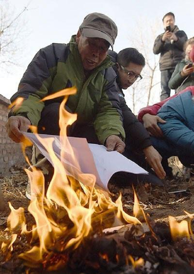2014年11月21日,呼格吉勒图的大哥昭力格图,陪伴父母来到了呼格吉勒图