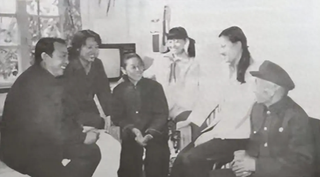 左起:马国光,鲁祖立,黄华珍,马岚岚,马琅琅,宋清1983年之后,马国光的