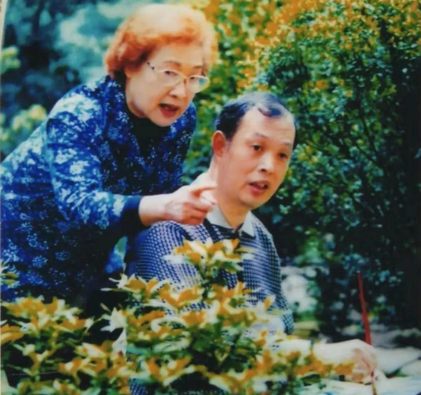 回顾女儿不理她儿子打骂她人民艺术家秦怡的一生为何这么苦