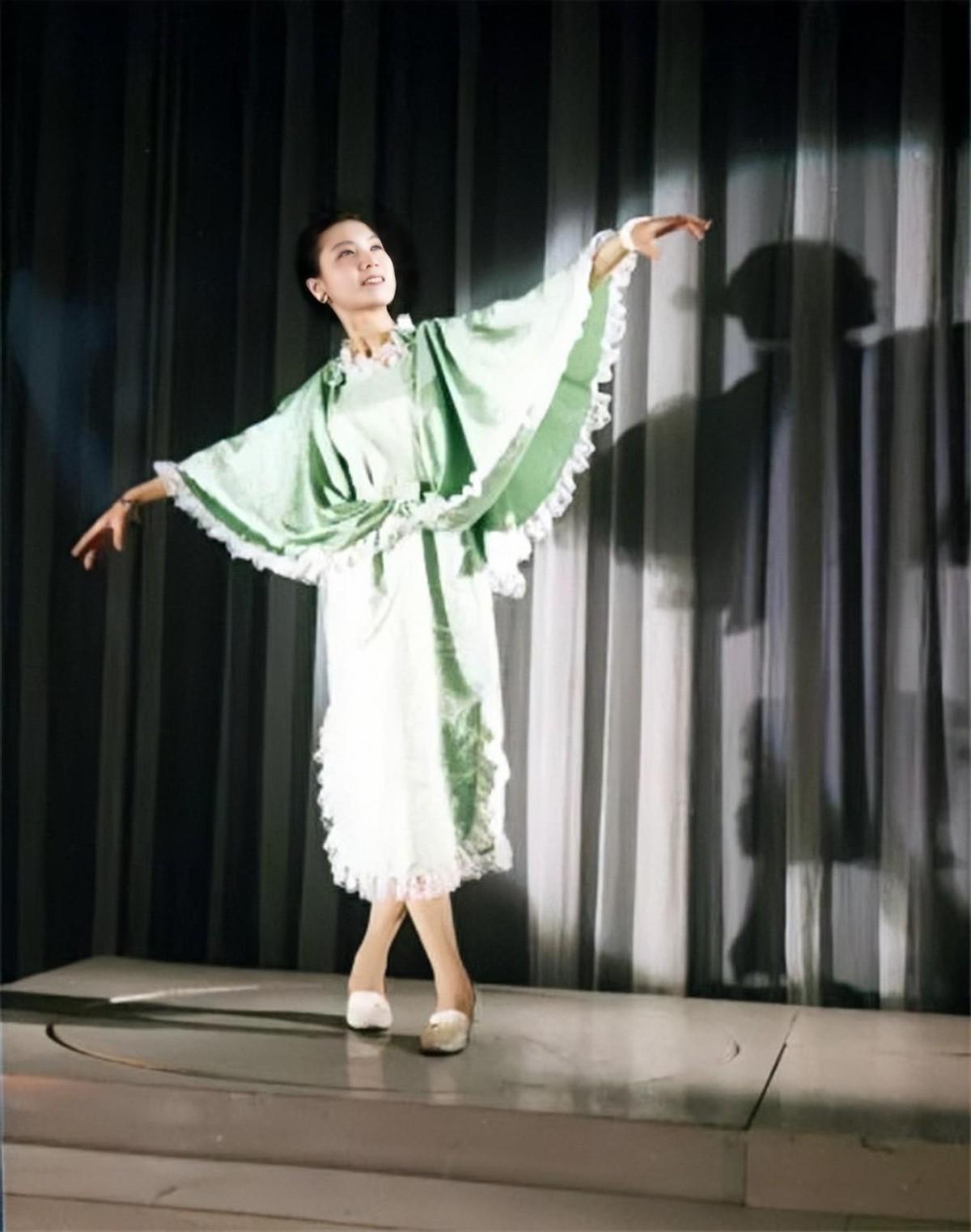 回顾杨贵妃周洁生前最后时光自费27万包机回国五天后去世