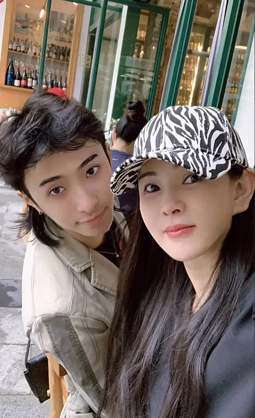 伊能静儿子穿女装备受争议