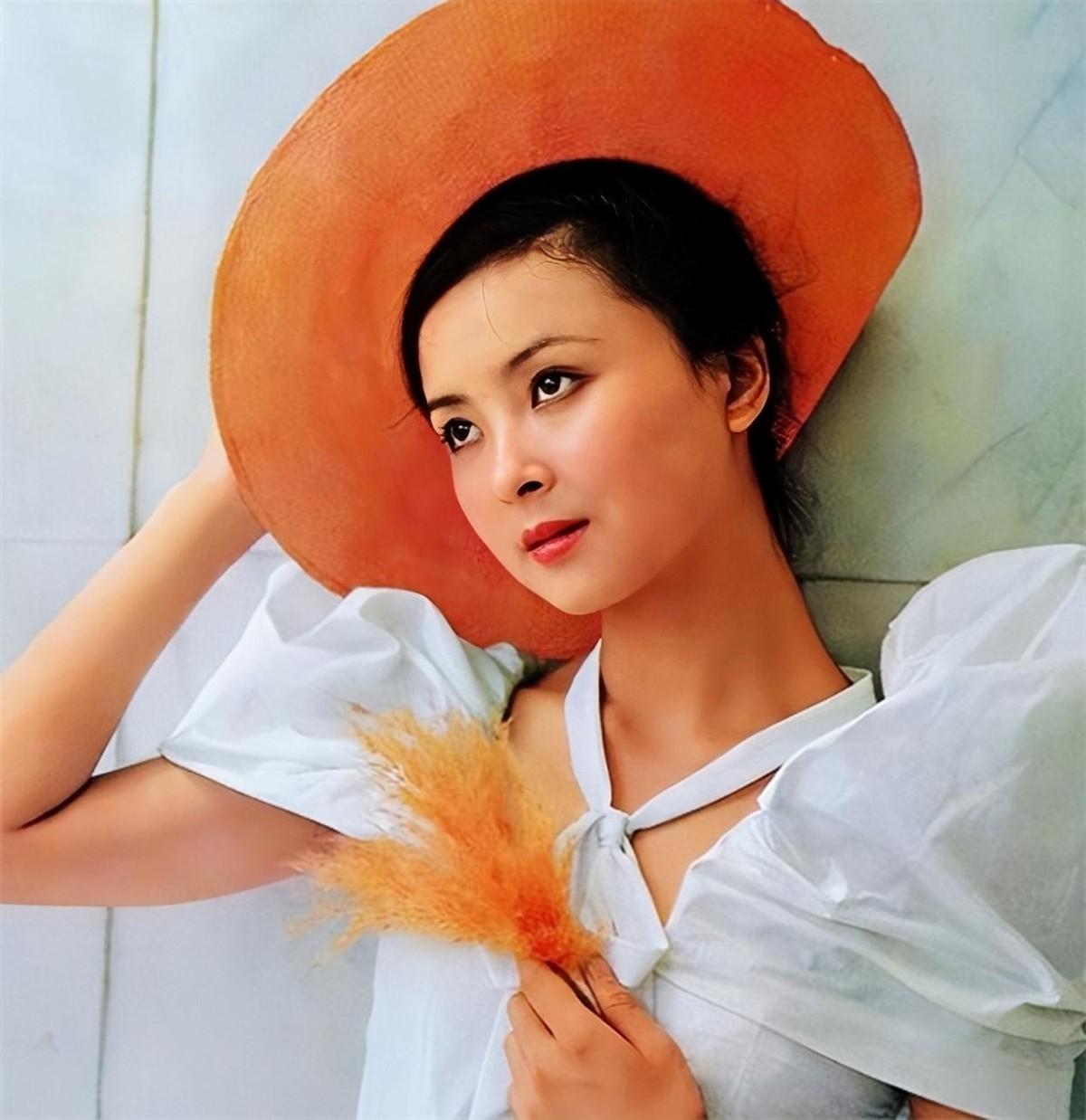 回顾杨贵妃周洁生前最后时光自费27万包机回国五天后去世