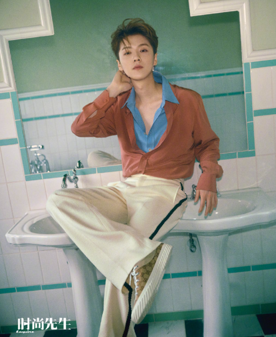 这是《时尚先生》发出的照片预告,公布鹿晗即将登上六月刊的封面,至此