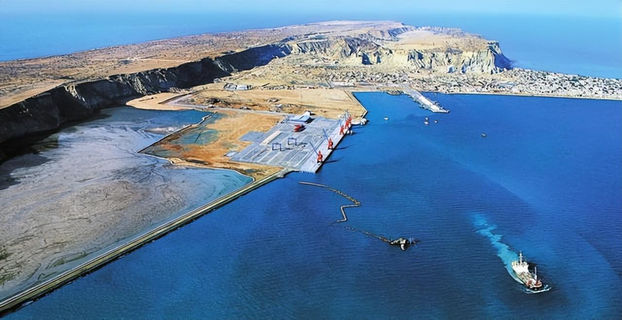 巴铁把瓜达尔港租给中国43年我国光修建就花了14年值吗