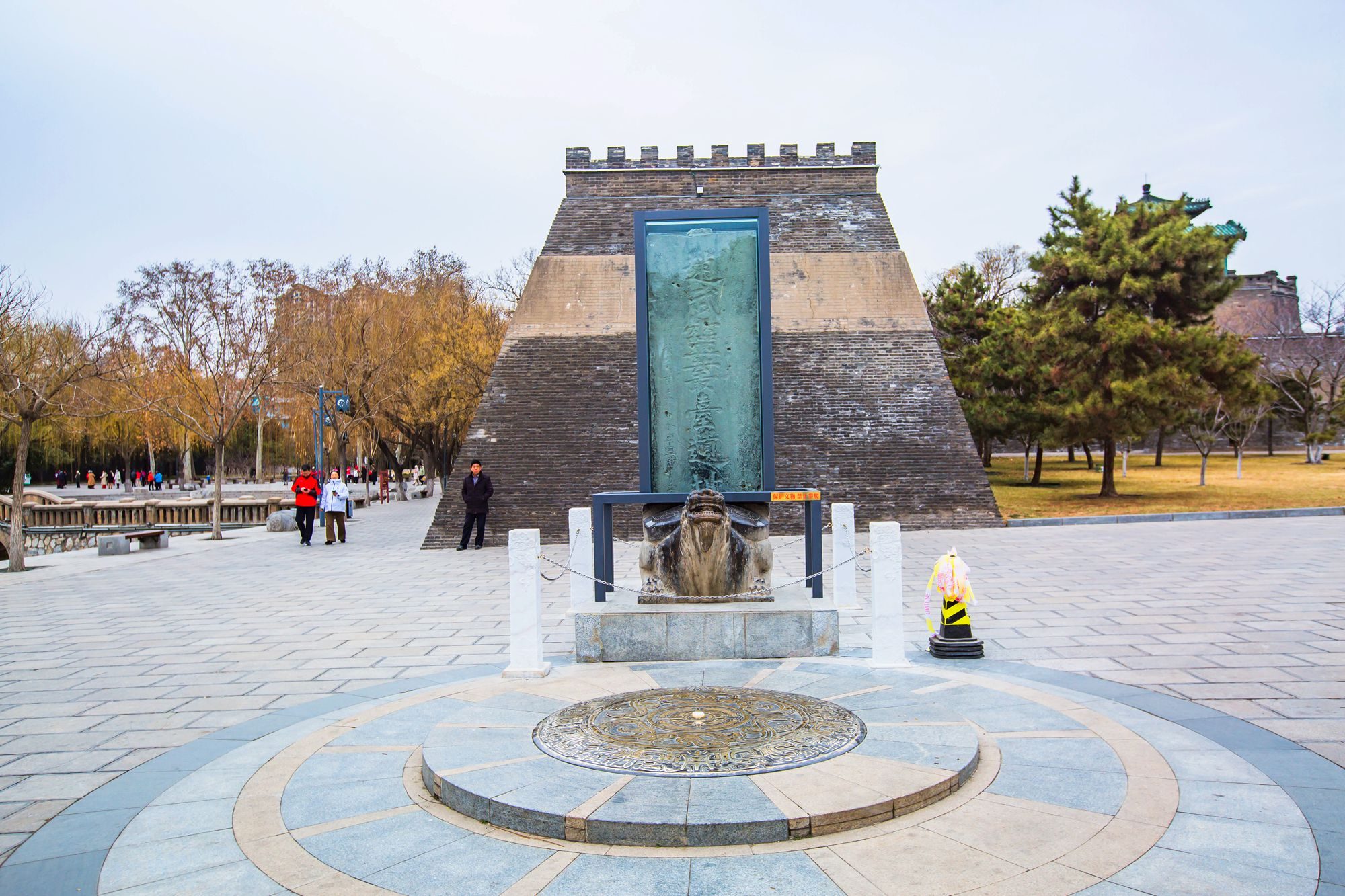 邯郸丛台公园,已有2000多年历史,园中藏着赵武灵王的阅兵台