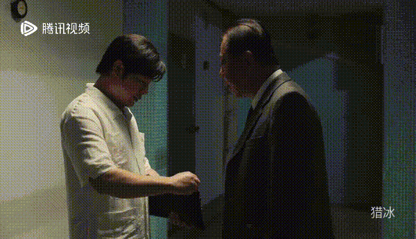 但当有员工偷了一小包冰毒时,他一个暗示,此倒霉蛋就命丧黄泉.