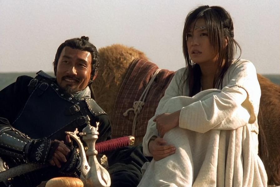 2001年聚集了赵薇,姜文等当时超多大咖的《天地英雄》开拍,其中小和尚