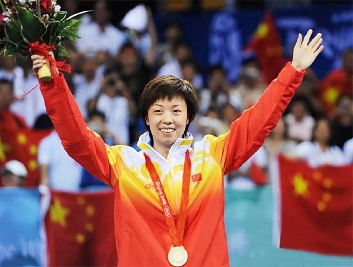 回顾再看徐威才明白他当年为何离开袁立娶世界冠军张怡宁