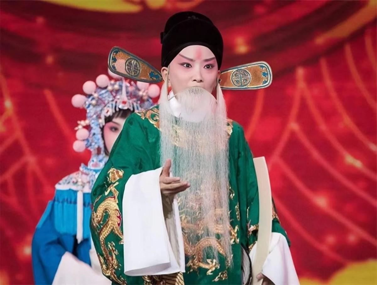 之后与其合演《失空斩》,让王珮瑜在刚成年的年岁,直接跻身"京剧名家"