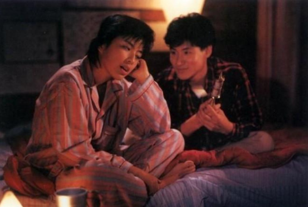 "并和李丽珍,袁洁莹,等人组成了"开心少女组合".