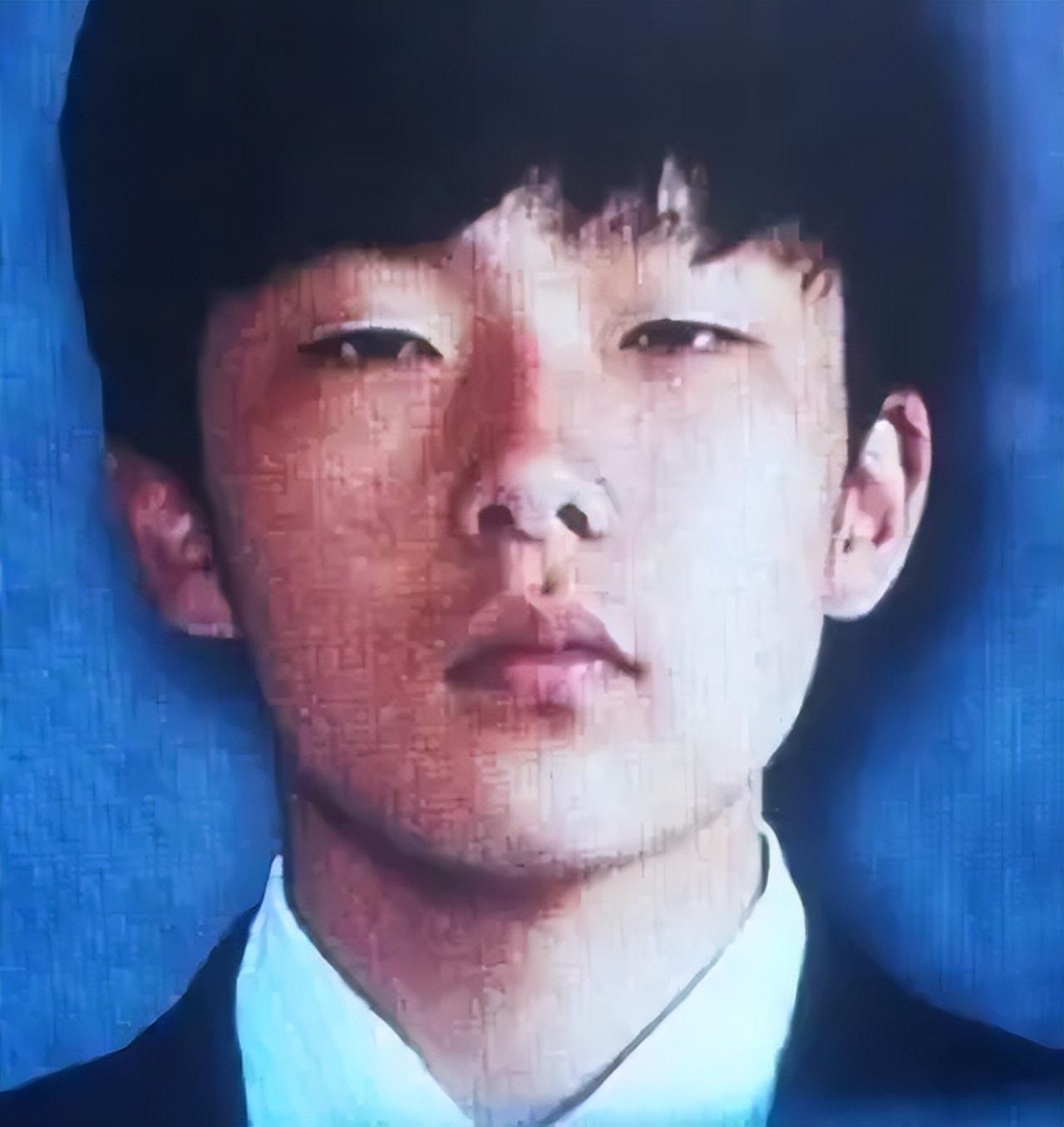 当本村弥生打开门的那一瞬间,恶魔露出了他的本性,福田孝行将本村弥生