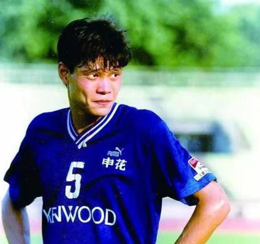 足坛巨星范志毅三婚娶小17岁演员一婚空姐前妻揭离婚原因