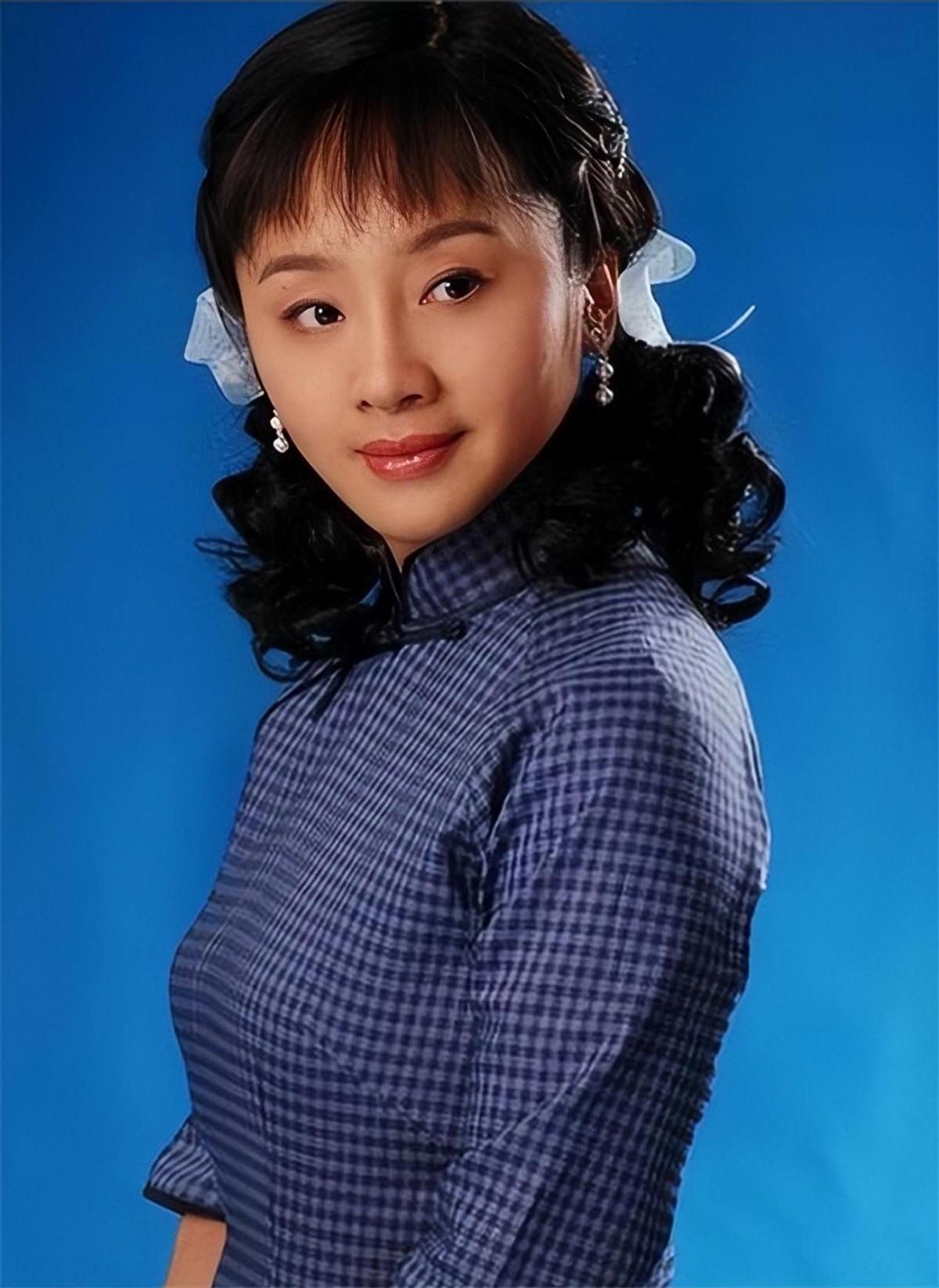 回顾王新军离异后娶妻生子唐静却至今未婚她在追求什么