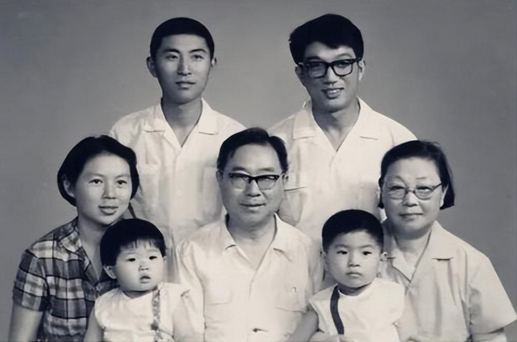 回顾被骂到退网的高晓松已经走上了一条不归路