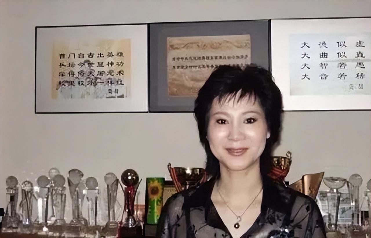 回顾我国女乒一姐烟酒不离身却拿59块金牌二婚被老公宠成公主