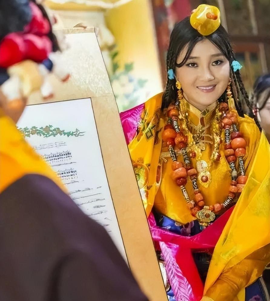 回顾降央卓玛因丈夫太帅曾疯狂倒追为爱改掉暴脾气做小女人