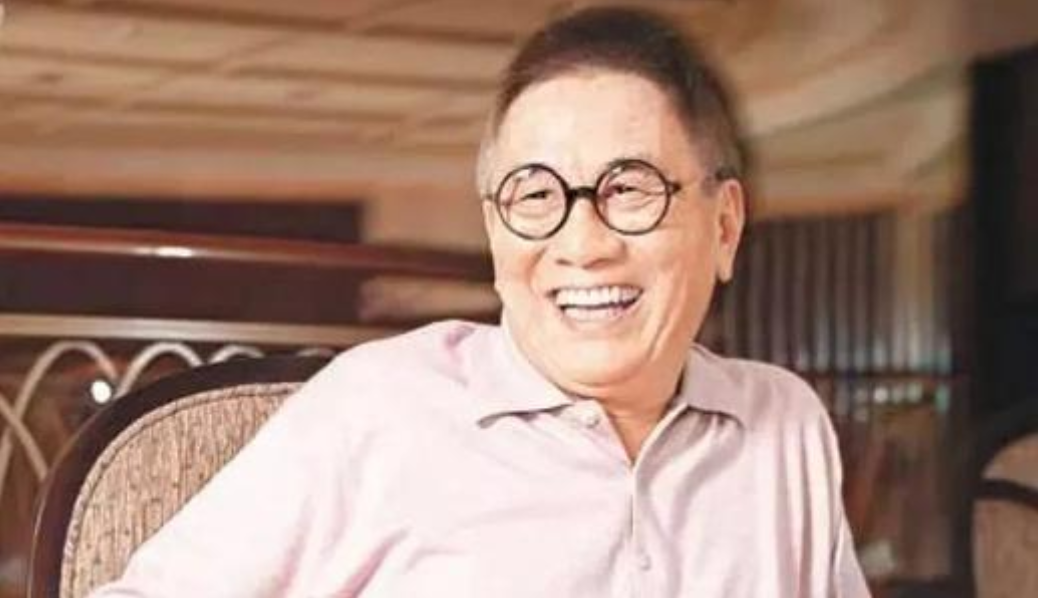 回顾28岁爆红被打压卖掉车房义演的爱国歌手张明敏你知道吗